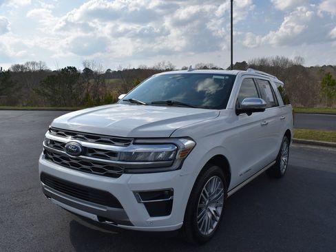 Used 2023 Ford Expedition Platinum image 3