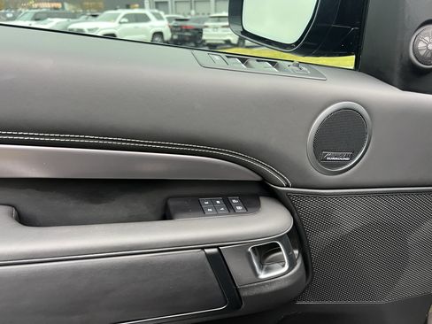 Certified 2024 Land Rover Discovery Metropolitan Edition image 13