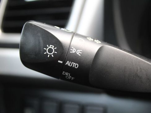 Used 2019 Toyota Highlander LE FWD image 26