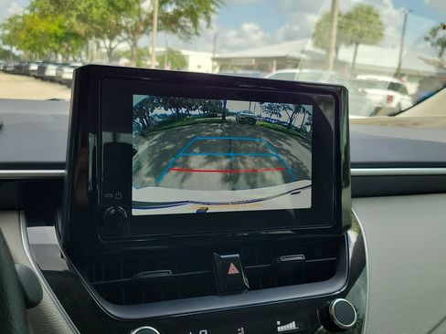 Used 2025 Toyota Corolla LE FWD image 21
