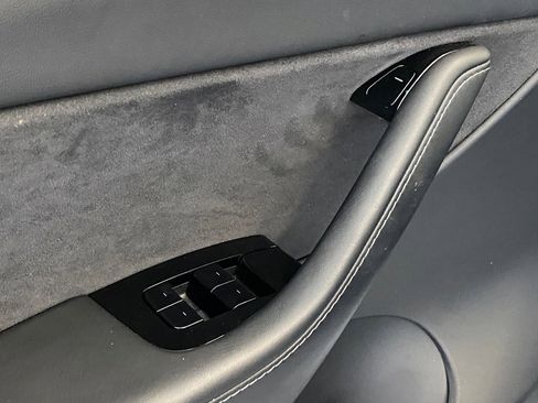 Used 2020 Tesla Model Y Performance image 11