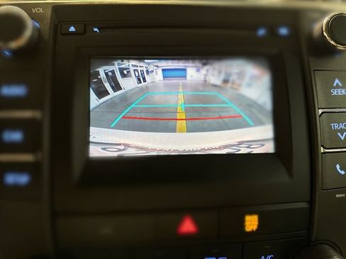Used 2017 Toyota Camry XLE FWD image 24