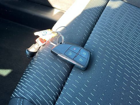 Used 2025 Chevrolet Equinox LT image 22