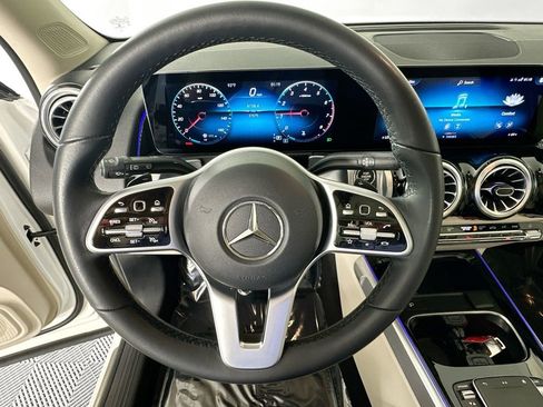 Certified 2022 Mercedes-Benz GLB 250 4MATIC image 11