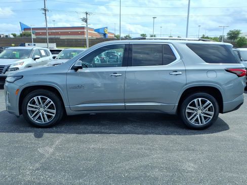 Used 2023 Chevrolet Traverse High Country w/ LPO, Cargo Package FWD image 4