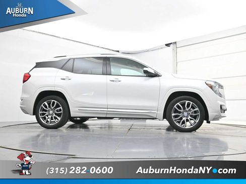 Used 2022 GMC Terrain Denali w/ Denali Premium Package AWD/4WD image 27