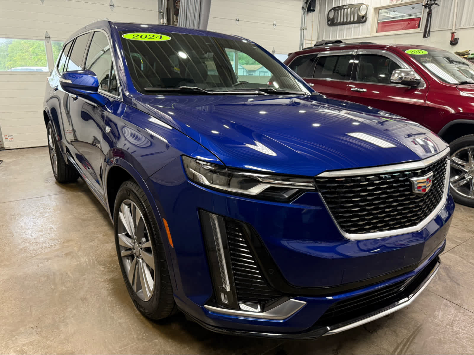 Used 2024 Cadillac XT6 Premium Luxury w/ Technology Package AWD/4WD image 3