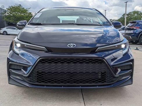 Used 2025 Toyota Corolla SE w/ SE Premium Package FWD image 3