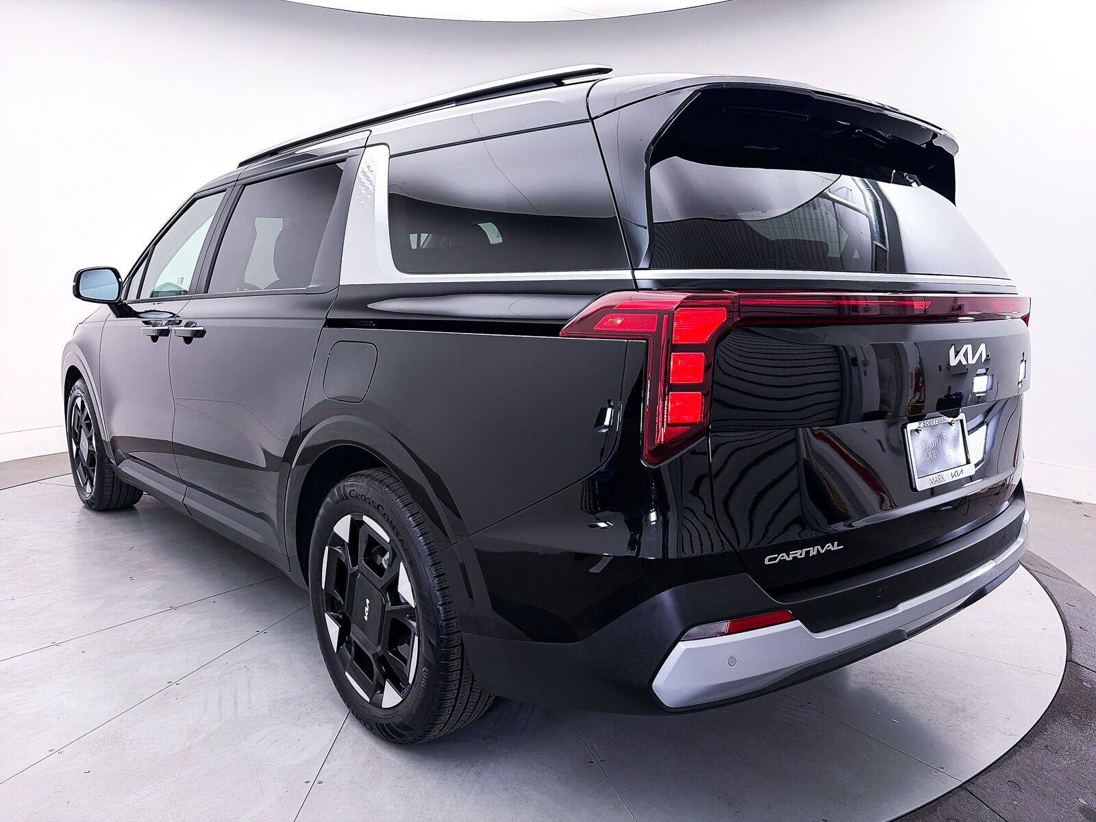 Used 2026 Kia Carnival EX FWD image 13