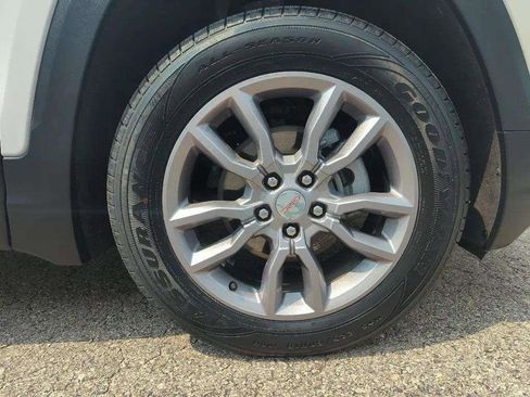 Used 2024 GMC Terrain SLT image 22