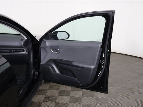 Used 2025 Kia K4 LXS image 17