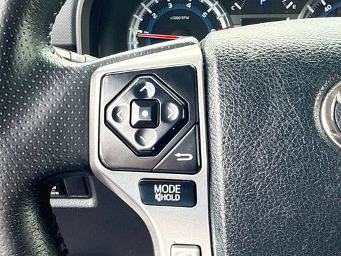 Certified 2017 Toyota 4Runner SR5 AWD/4WD image 23