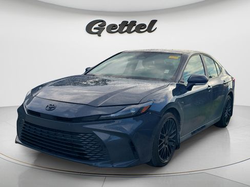 Used 2025 Toyota Camry LE w/ Convenience Package FWD image 1