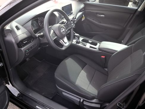 Used 2025 Nissan Sentra SV w/ Trunk Package image 13