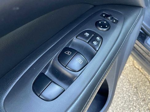 Used 2018 Nissan Pathfinder Platinum image 25