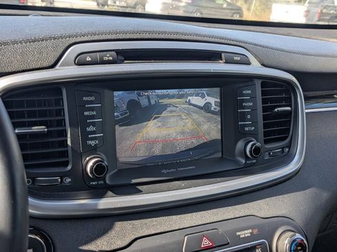 Used 2019 Kia Sorento EX image 17