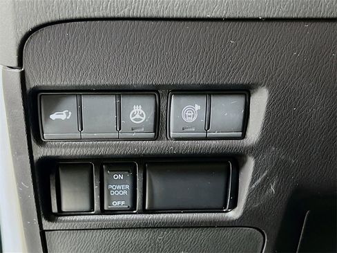 Used 2024 Nissan Armada SL w/ Captain's Chairs Package image 10