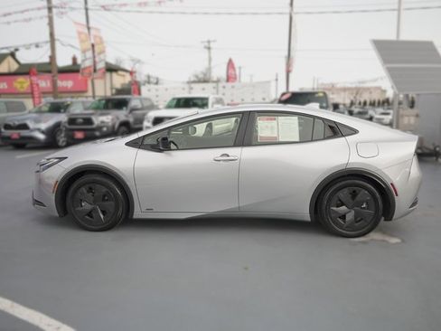 Certified 2025 Toyota Prius LE image 5