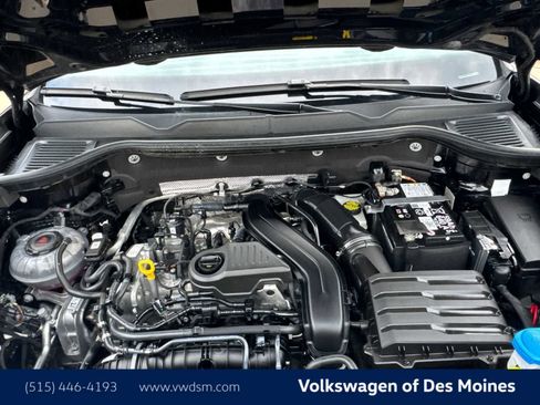 Certified 2024 Volkswagen Taos SE image 9