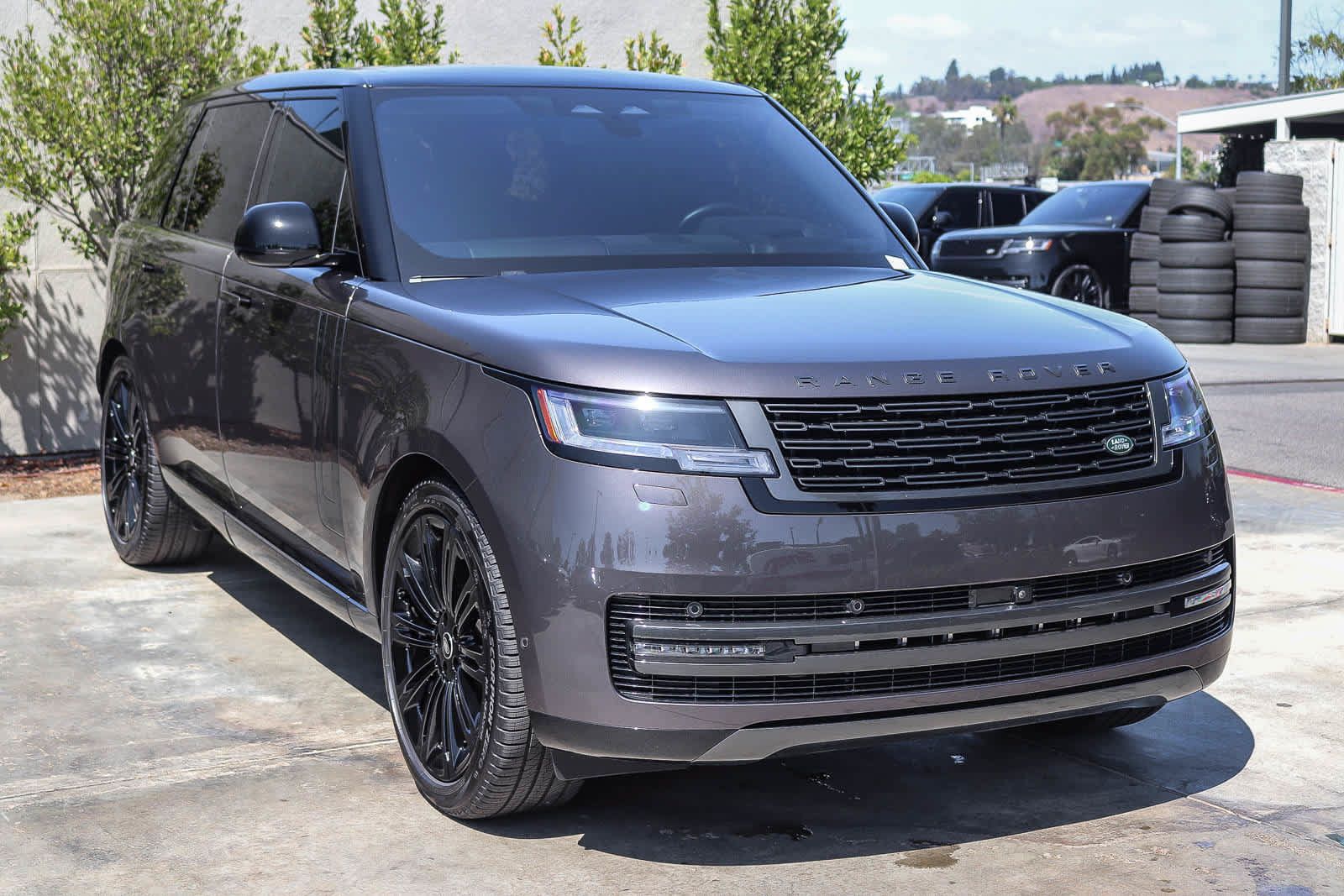 Used 2022 Land Rover Range Rover Long Wheelbase First Edition AWD/4WD image 3