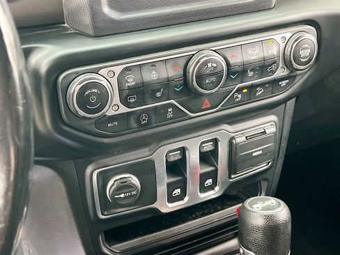 Certified 2018 Jeep Wrangler Sport AWD/4WD image 15
