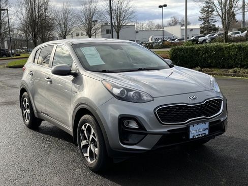 Used 2022 Kia Sportage LX image 2