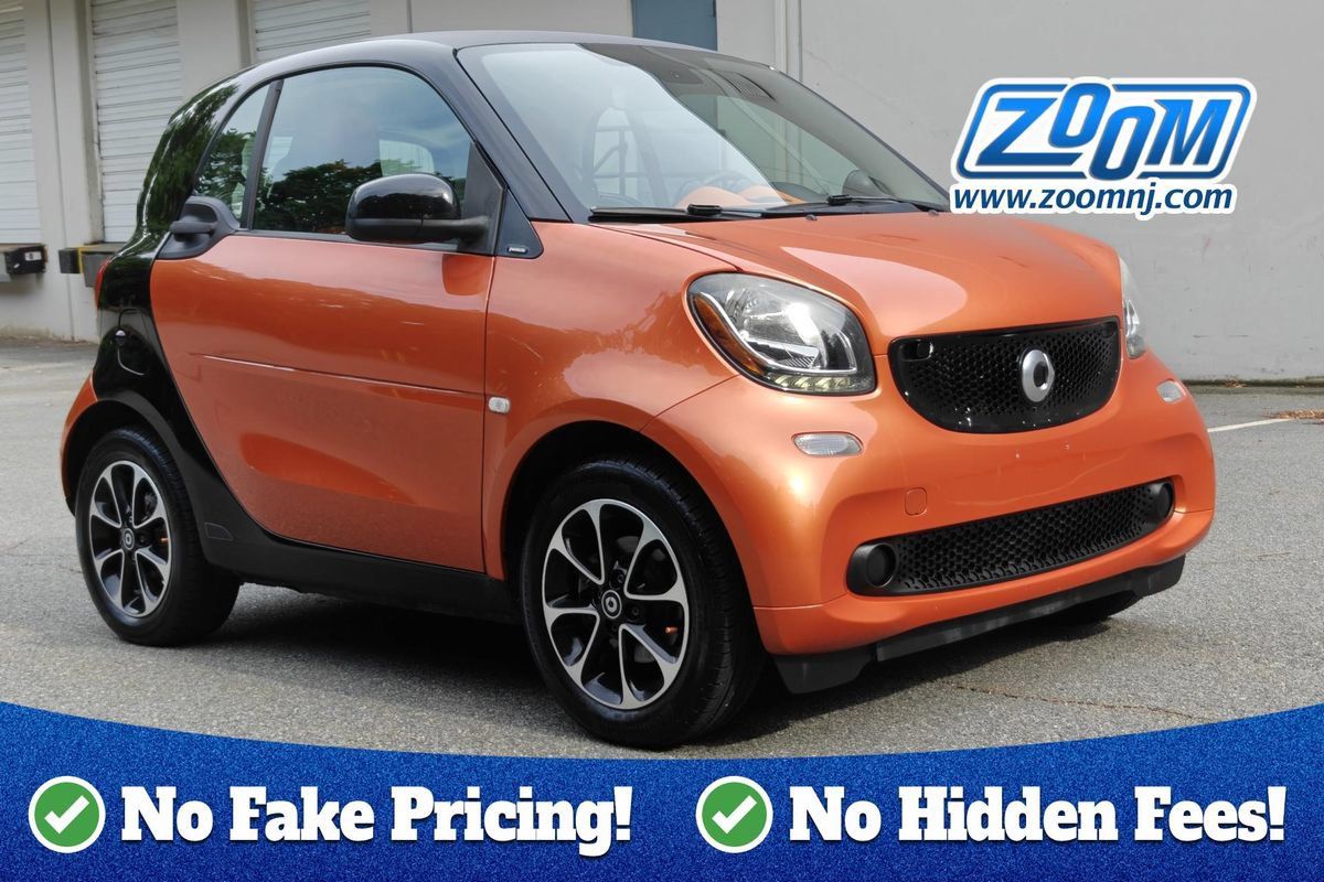 Used 2016 smart fortwo passion RWD image 1