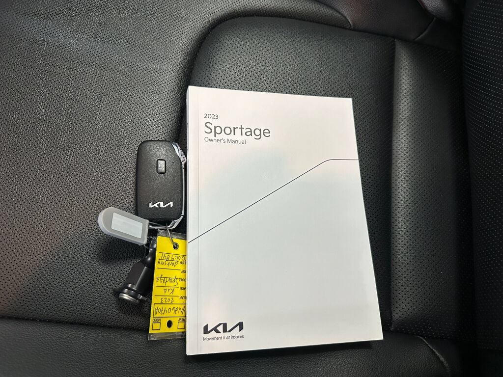 Used 2023 Kia Sportage EX FWD image 4