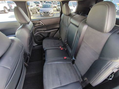 Used 2024 Mitsubishi Outlander SE image 15