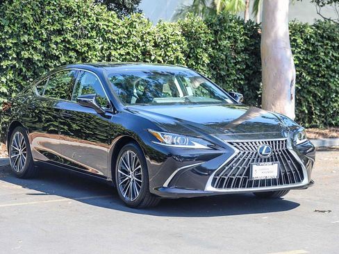 Used 2023 Lexus ES 350 w/ Premium Package FWD image 3