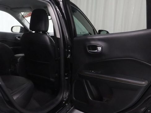 Certified 2019 Jeep Compass Latitude w/ Cold Weather Group AWD/4WD image 13
