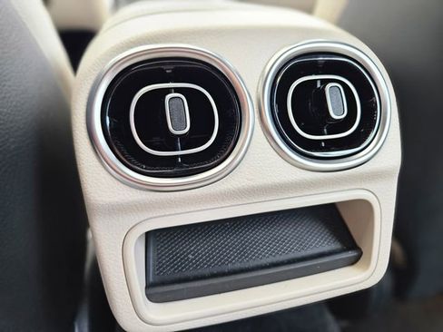 Used 2025 Mercedes-Benz C 300 4MATIC Sedan image 28