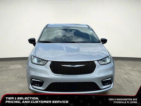 Used 2024 Chrysler Pacifica Limited FWD image 11
