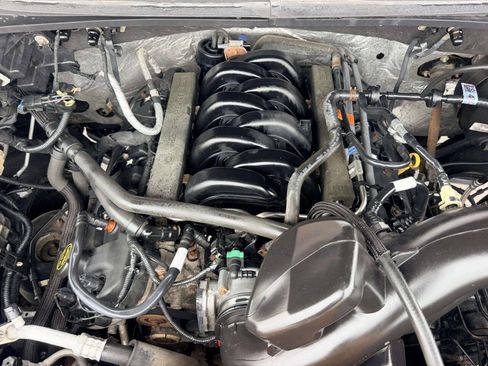 Used 2016 Ford F150 XLT w/ Equipment Group 302A Luxury AWD/4WD image 13