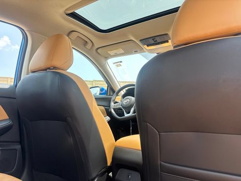 Used 2025 Nissan Sentra SV w/ SV Premium Package FWD image 30