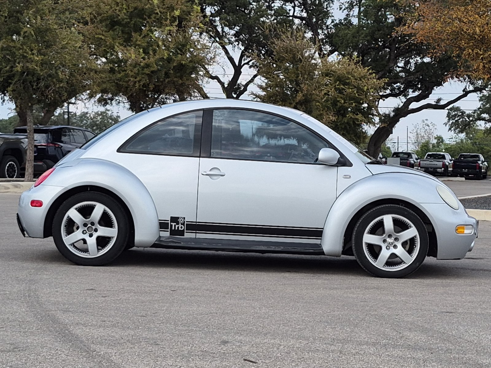 Used 2002 Volkswagen Beetle Sport FWD image 6