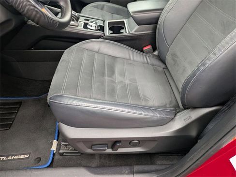 Used 2023 Mitsubishi Outlander SE image 15