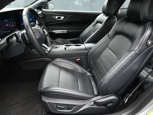 Used 2025 Ford Mustang GT Premium RWD image 18