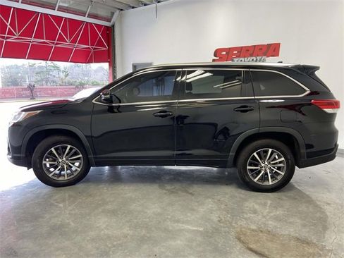 Used 2017 Toyota Highlander XLE image 6