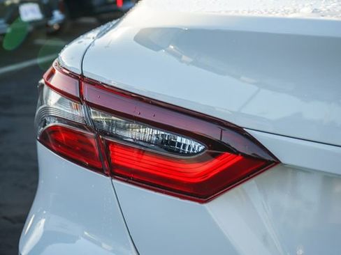 Used 2022 Toyota Camry LE image 9