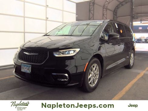 Used 2023 Chrysler Pacifica Touring-L FWD image 1