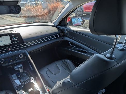 Used 2022 Hyundai Elantra Limited FWD image 11