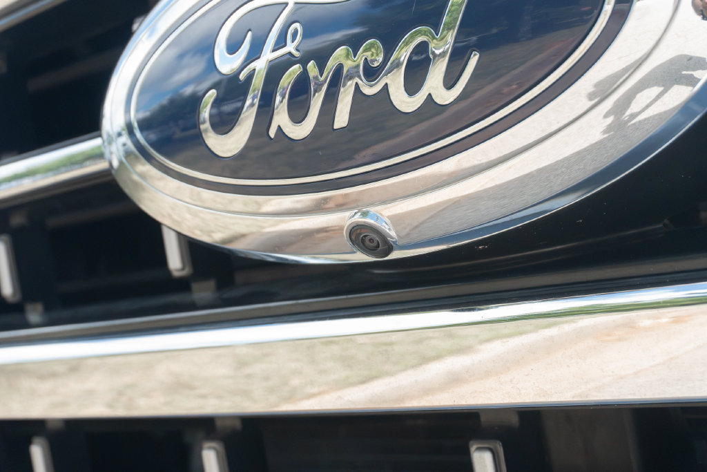 Used 2023 Ford F150 Lariat w/ Trailer Tow Package RWD image 5