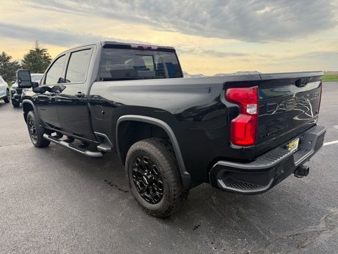 Used 2024 Chevrolet Silverado 2500 LTZ w/ LTZ Plus Package AWD/4WD image 3