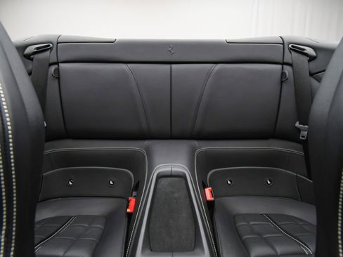 Used 2019 Ferrari Portofino image 18