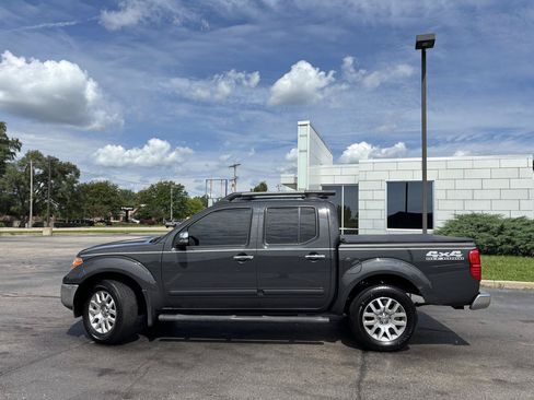 Used 2011 Nissan Frontier SL AWD/4WD image 4