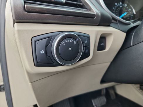 Used 2017 Ford Fusion SE w/ Fusion SE Technology Package image 31