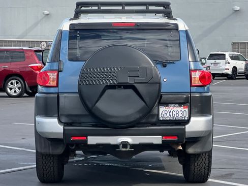 Used 2011 Toyota FJ Cruiser 4WD image 8