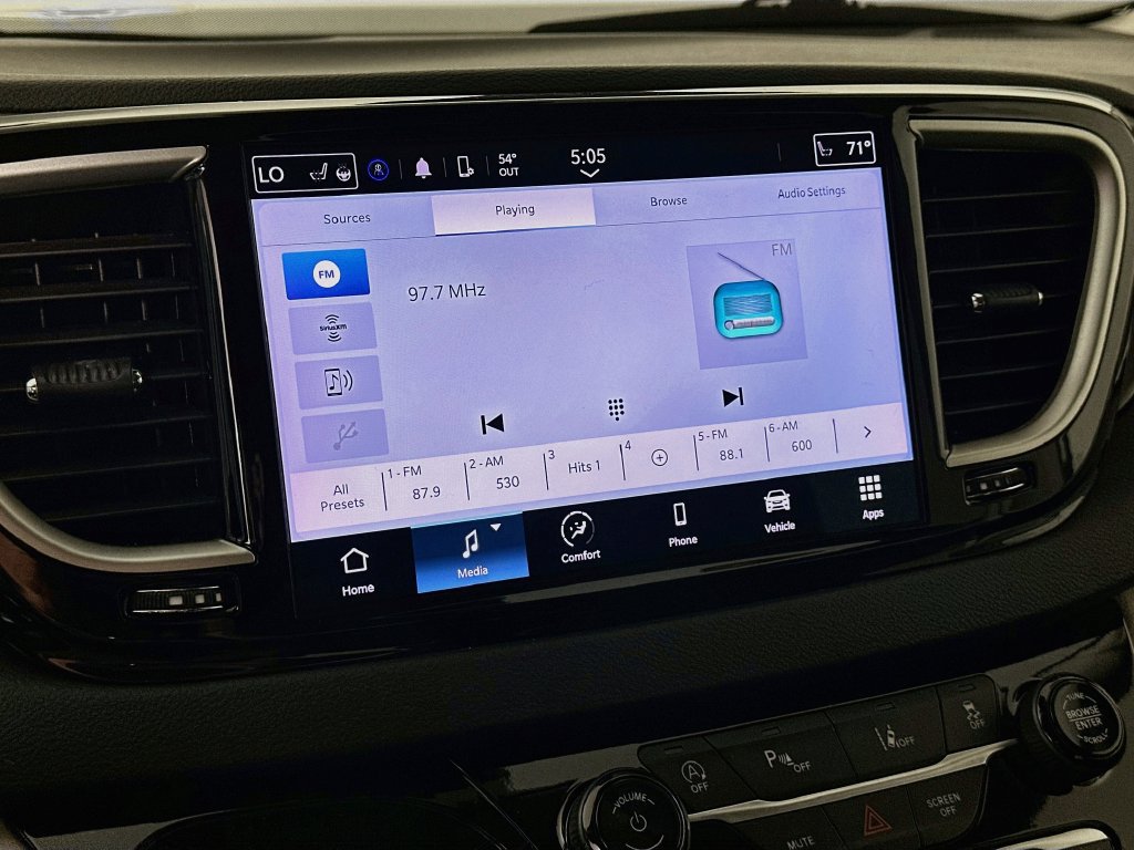 Certified 2024 Chrysler Pacifica Touring-L FWD image 23