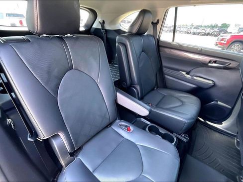 Used 2021 Toyota Highlander Platinum AWD/4WD image 22